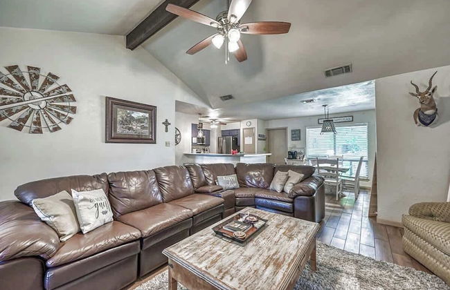 Kerrville Hidden Gem With Firepit and Grill - Great Location - Foto 22