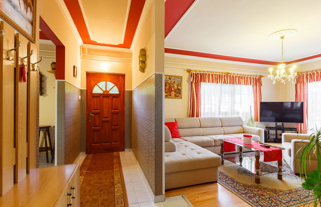 5 bedroom House in Siófok with private pool and garden - Photo 8