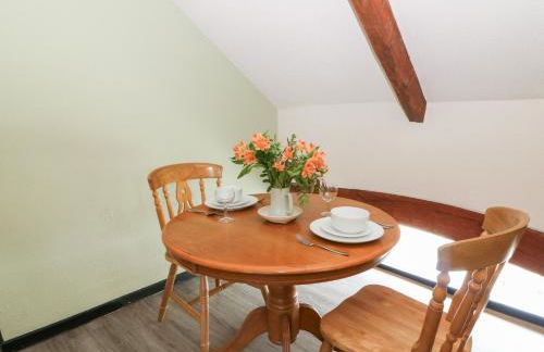 Loft Apartment - Photo 9