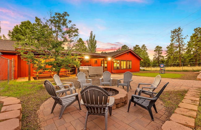 Spacious Canyon Peak Pine View Home Game Room Hot Tub - Photo 48