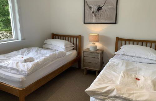 Ardeonaig Lodge with Hot Tub & Water Fronted Games room - Foto 15