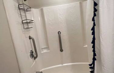 The Red Door 2-bedroom townhouse near VT & RU - Foto 11