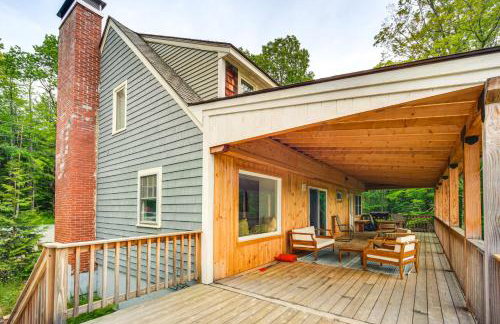 Expansive Wilmot Escape with Deck Near Skiing! - Foto 32