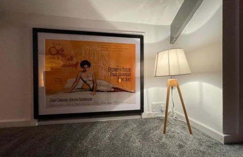 Cheerful 2 Bedroom Townhouse with Cinema Loft - Foto 15