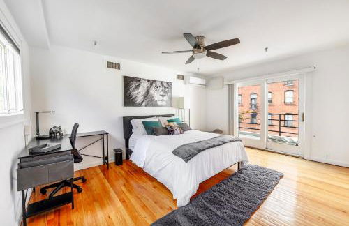 Modern 3BR Townhouse with Private Rooftop & Parking Minutes to NYC - Foto 1