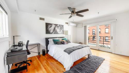 Modern 3BR Townhouse with Private Rooftop & Parking Minutes to NYC - Foto 1