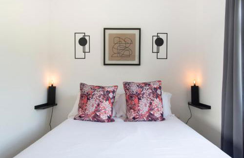 Stillness Cottage - Secluded Hut with a Private Hot Tub - Photo 7