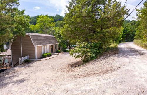 Charming Waterfront Cabin - Sleeps 10 - Photo 39