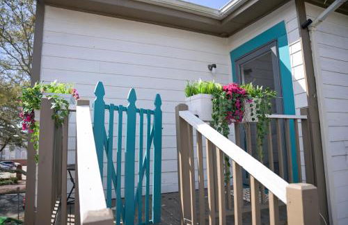 The Maiden Voyage - Themed Getaway, Steps to Forsyth, King Bed, Grill, Games, Picnic Basket - Foto 24