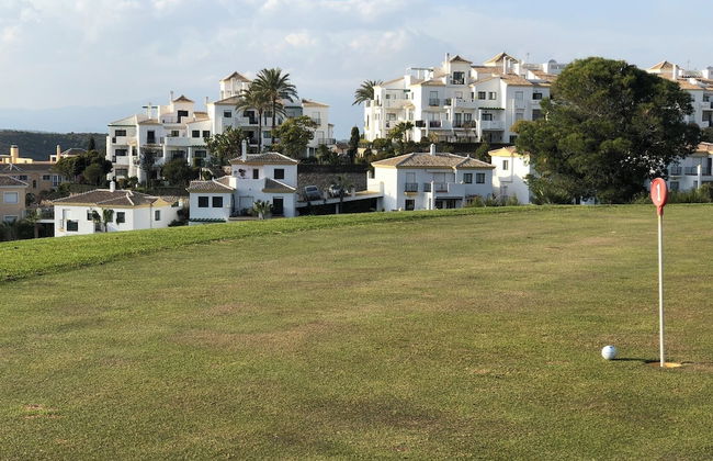 Apartment - Sleeps 4 - Parking - Garden - Pool - Foto 9