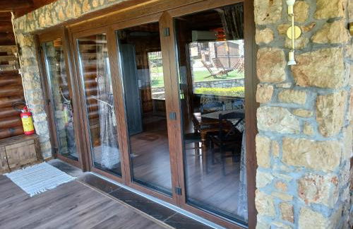 Artemis' Stone House - Photo 16