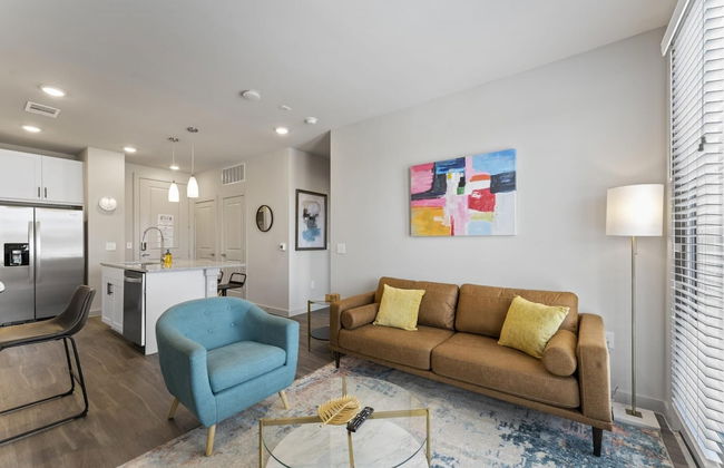 Prime Soco Quaint 1BR King Suite w Pool Parking - Photo 6