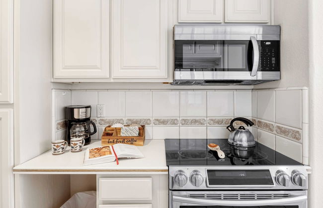 Canalfront Charmer by Avantstay Waterfront w/ Shared Dock + Hot Tub - Foto 5