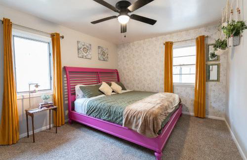 5 Bedroom 2 & 1 half Bath Group Stay Fun Design in Quiet Neighborhood - Foto 33