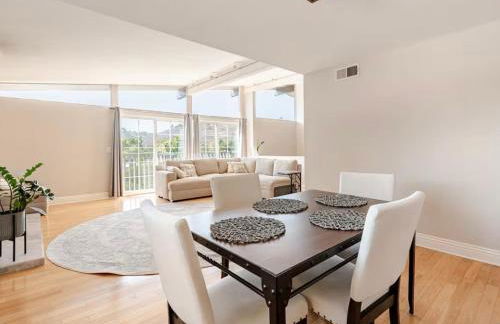 Spacious and Exclusive Oasis 6BR 3BA - Photo 13