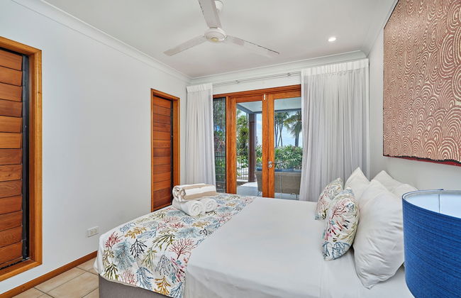 Reeflections Beachfront Holiday House - Photo 3