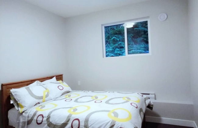 B - Sechelt Private Coastal Home - Photo 5