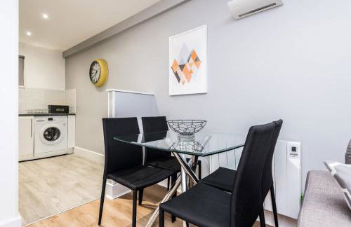 Liverpool City Centre with Free Parking - Sleeps 6! - Photo 16