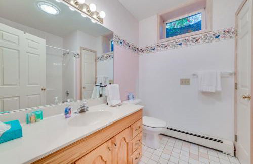 17 Mi to Skiing! Lake-View Michigan Home with Deck - Foto 22