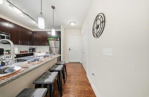 Stylish 2BR w Balcony, Pool & Pet-Friendly #15 - Foto 18