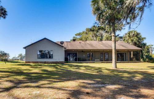 Lake Smith Getaway with Dock Families Welcome! - Foto 26