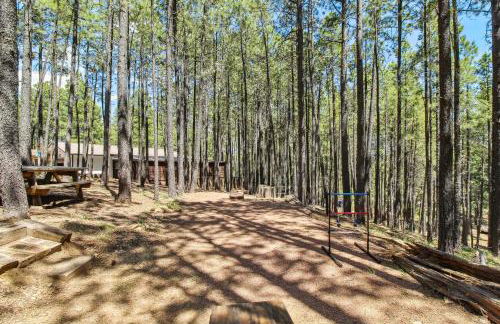 Near Trails Forest Lake Retreat with Backyard Oasis - Foto 35