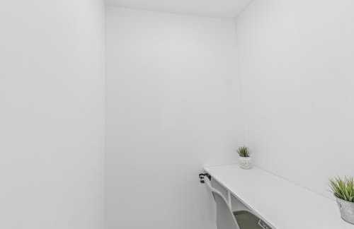 BAT Home Solutions Trierweiler - alles was ein Hotel nicht bietet - 5 Apartments 40 bis 120 qm für bis zu 29 Personen - 5-Raum-Apartment barrierefrei - 60 qm Balkon mit Blick bis Luxemburg - einzeln bis komplett buchbar - 3 Min zur A64 - Foto 10