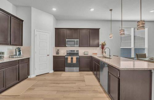 Luxury Retreat in Serene Surroundings, 4 Bedrooms Corporate House, Entire house with full amanities, Convenient location Near Medical Centers and Downtown - Foto 4