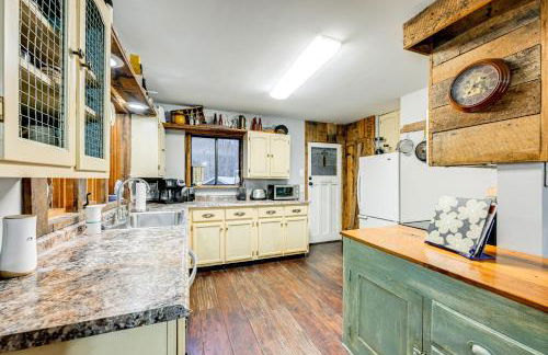 Hidden Gem Falls Cabin with Creek and Game Room - Foto 9