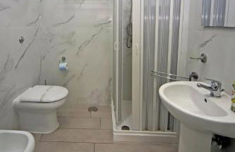 Dimora di Antonietta Room - near Train Station & Wi-Fi - Foto 24