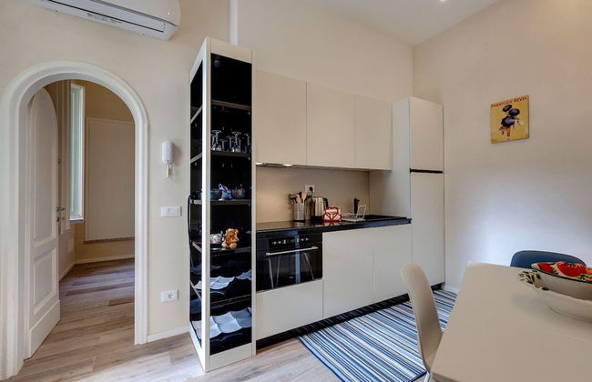 Central Berchet With Terrace and Private Entrance - Photo 5