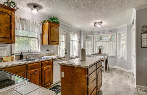 3 Mi to Marina: Quiet Getaway w/ Deck in Lexington - Foto 6