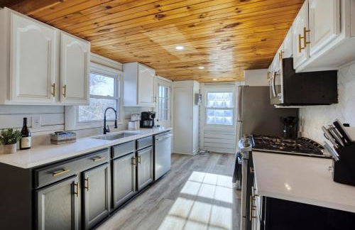 The Black Log Cabin - Hot Tub & Game Room - Foto 15