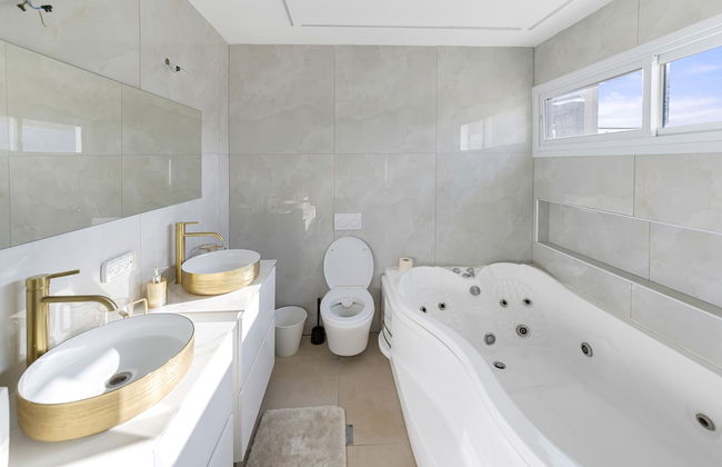 Chateau Gabriel 6 BR Villa w Heated Pool - Foto 35