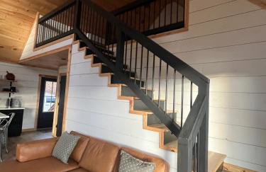 New, modern cabin with private lake and hiking - Foto 5