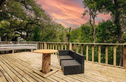 Cozy stay at Twin Treehouse in UT, Moody with Free parking - Photo 6