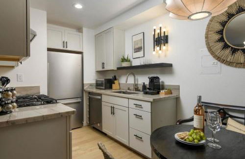 Private Balcony and Coastal Escape - Foto 9