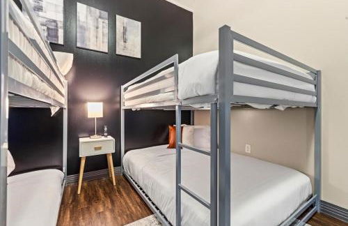 Heart of Downtown Dallas 2BR 2BA Getaway - Photo 9