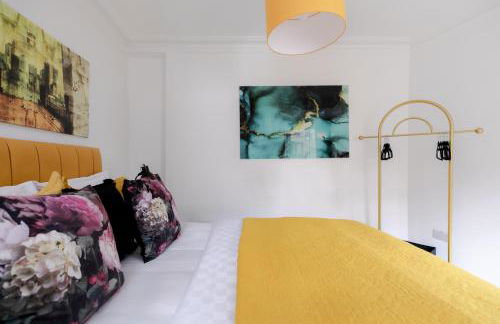 RARE FIND off Oxford St! SOHO 5bed Design House For XXL Groups - Photo 44