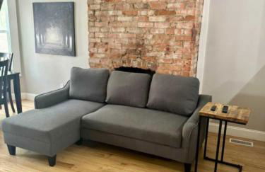 Jungle House Columbus Downtown Free Parking Sleeps 8 - Near Convention Center & Nationwide Arena - 2BR Short North Luxury Home - Over 5,800 Five Star Stays - Foto 4