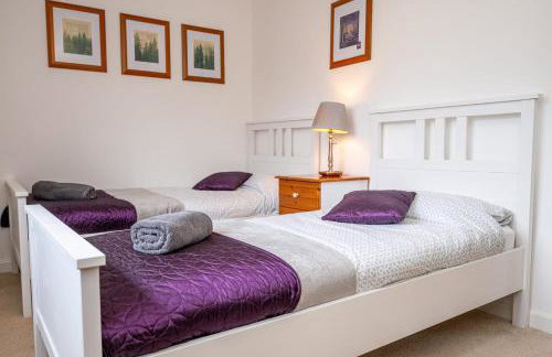 Splendid House Great Location to WAVE Surf & South West Water Park - Super Garden By STAE-Homes - Foto 26