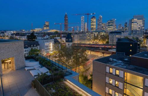 Business suite with skyline view with parking space - Foto 25
