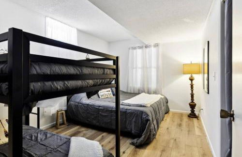 Lake Cabin; Renovated, Flat Lot, Dock, Sandy Beach, Many Games and Lake Toys! - Foto 34