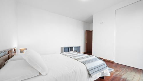 Caniço Seaview House - Foto 2, wardrobe