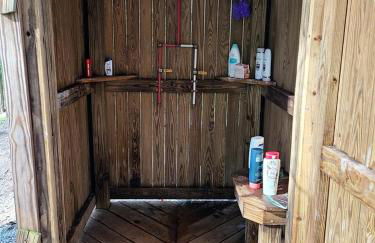 Private Pet-Friendly Cabins with Fire Pit for Nature Escapes in Clear Spring, Maryland, for Memorable Family Glamping Trips - Photo 6