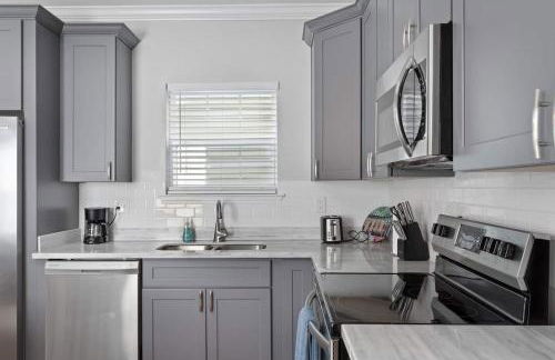 Mid-City 4BR w Pool Near Streetcar - Foto 14