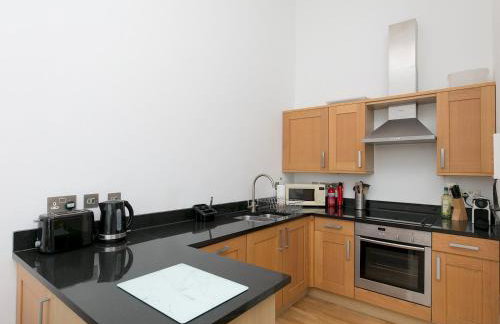 2 Bed Sea View Apartment with Balcony Parking - Pass the Keys - Foto 3