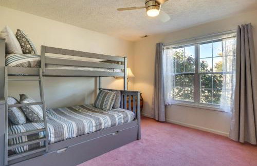 Pine Knoll Shores Getaway - Walk to Beach! - Foto 23