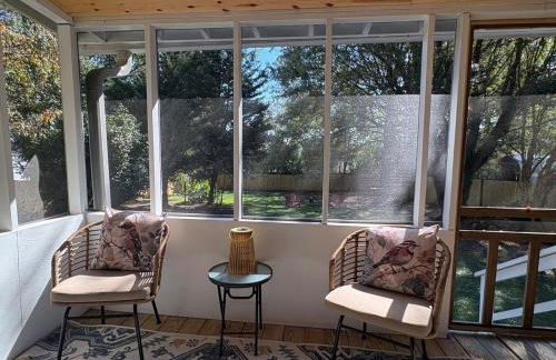 Modern 3 bedroom home downtown Forest city outstanding backyard, pet friendly - Foto 11