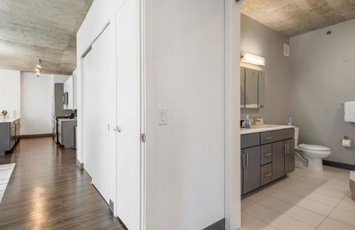 Linea Luxury Living with Indoor Pool and Rooftop Views in The Loop - Photo 52